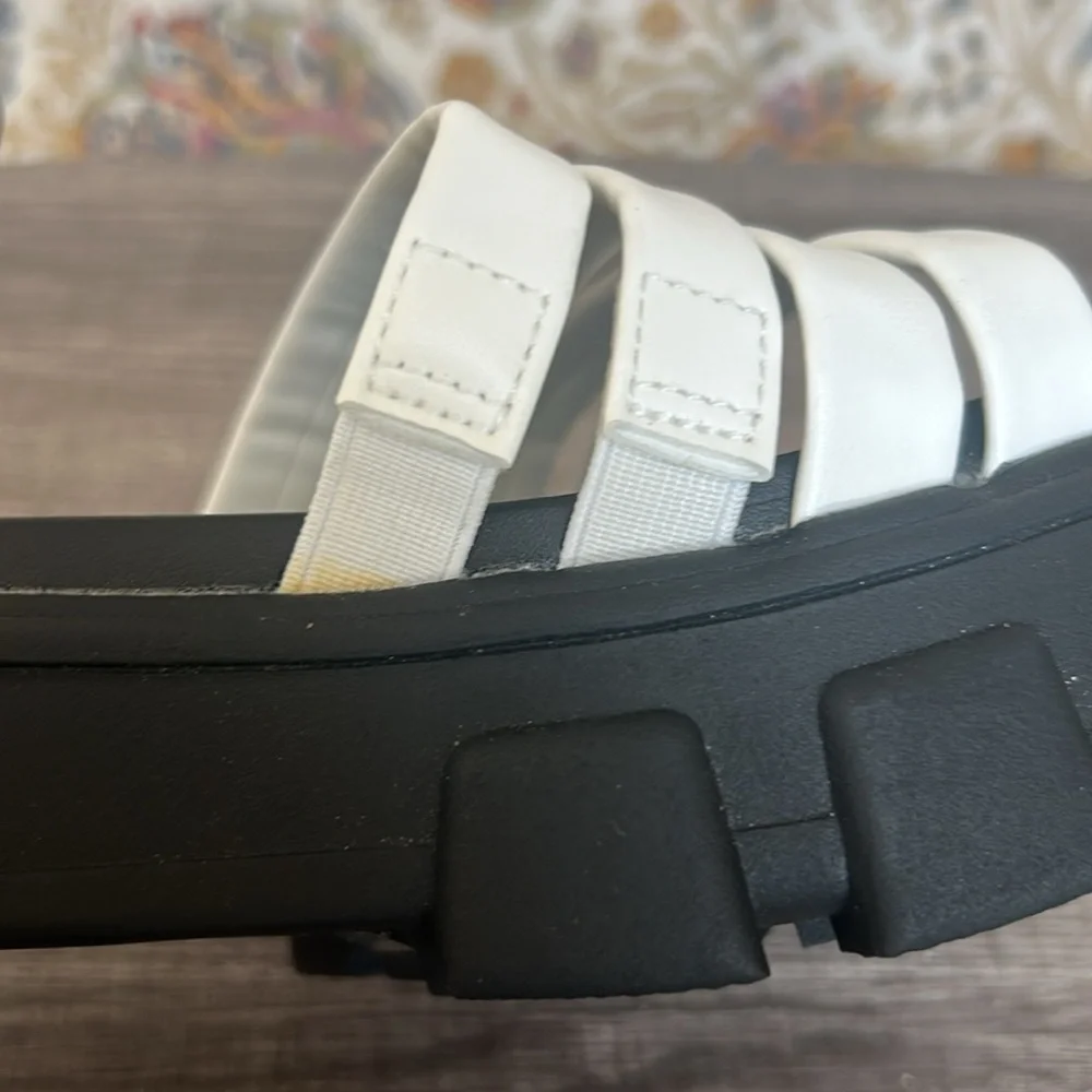 NWT Torrid White and Black Chunky Platform Sandals Multi Band Heeled Strappy 8WW